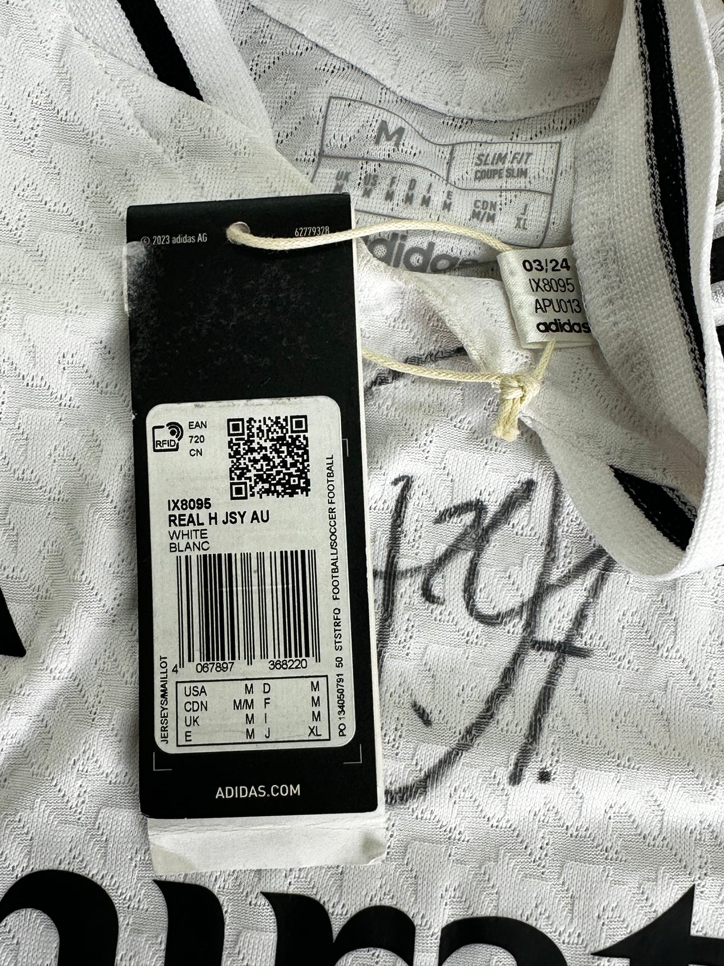 Full Squad Real Madrid - Signed Jersey/Shirt