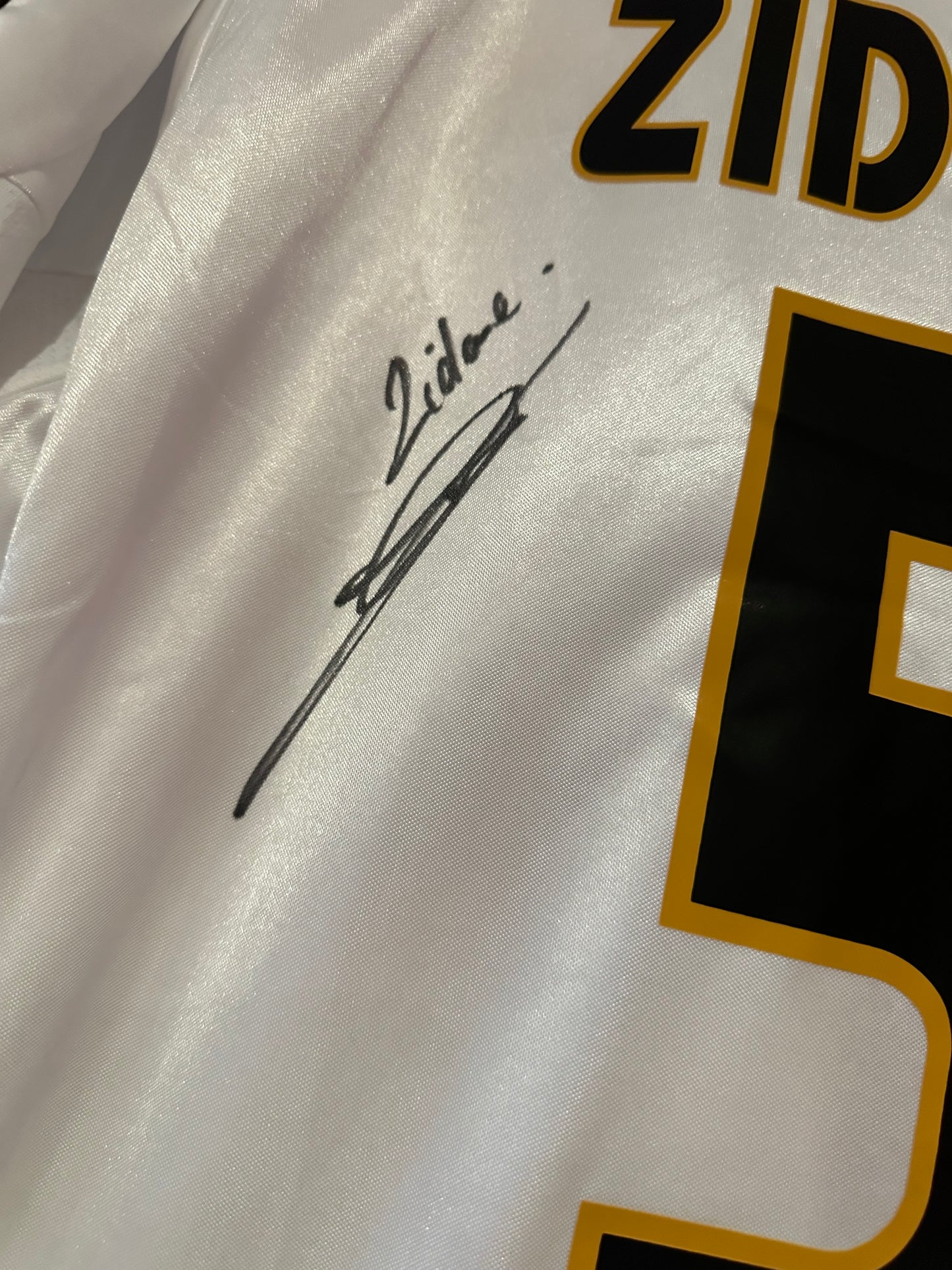 Zinedine Zidane Real Madrid - Signed Shirt/Jersey - Video Proof