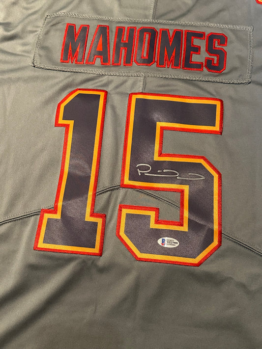 Patrick Mahomes Kansas City Chiefs - Signed Jersey - Beckett COA