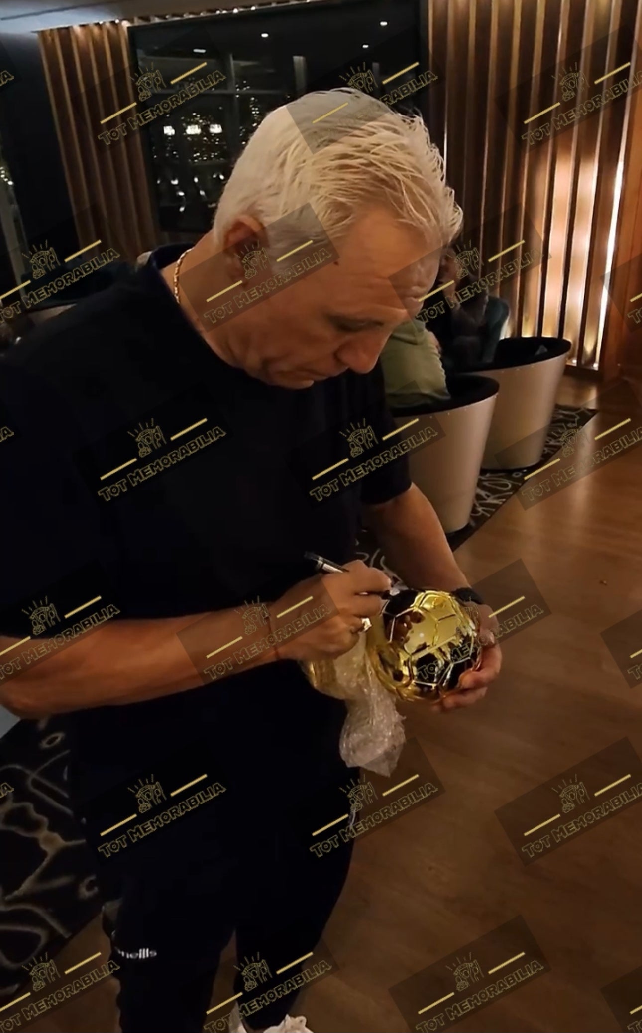 Hristo Stoichkov Fc Barcelona - Signed Ballon D’or - Proof