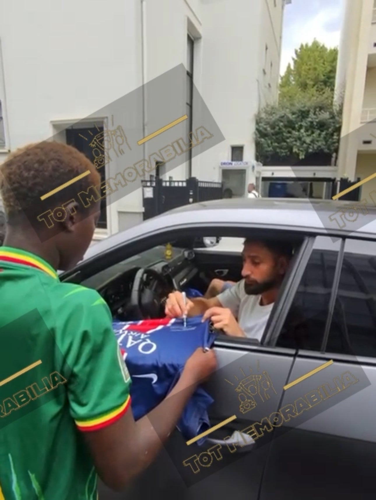 Squad Signed PSG UCL WINNERS - Signed Jersey/Shirt - With Proof