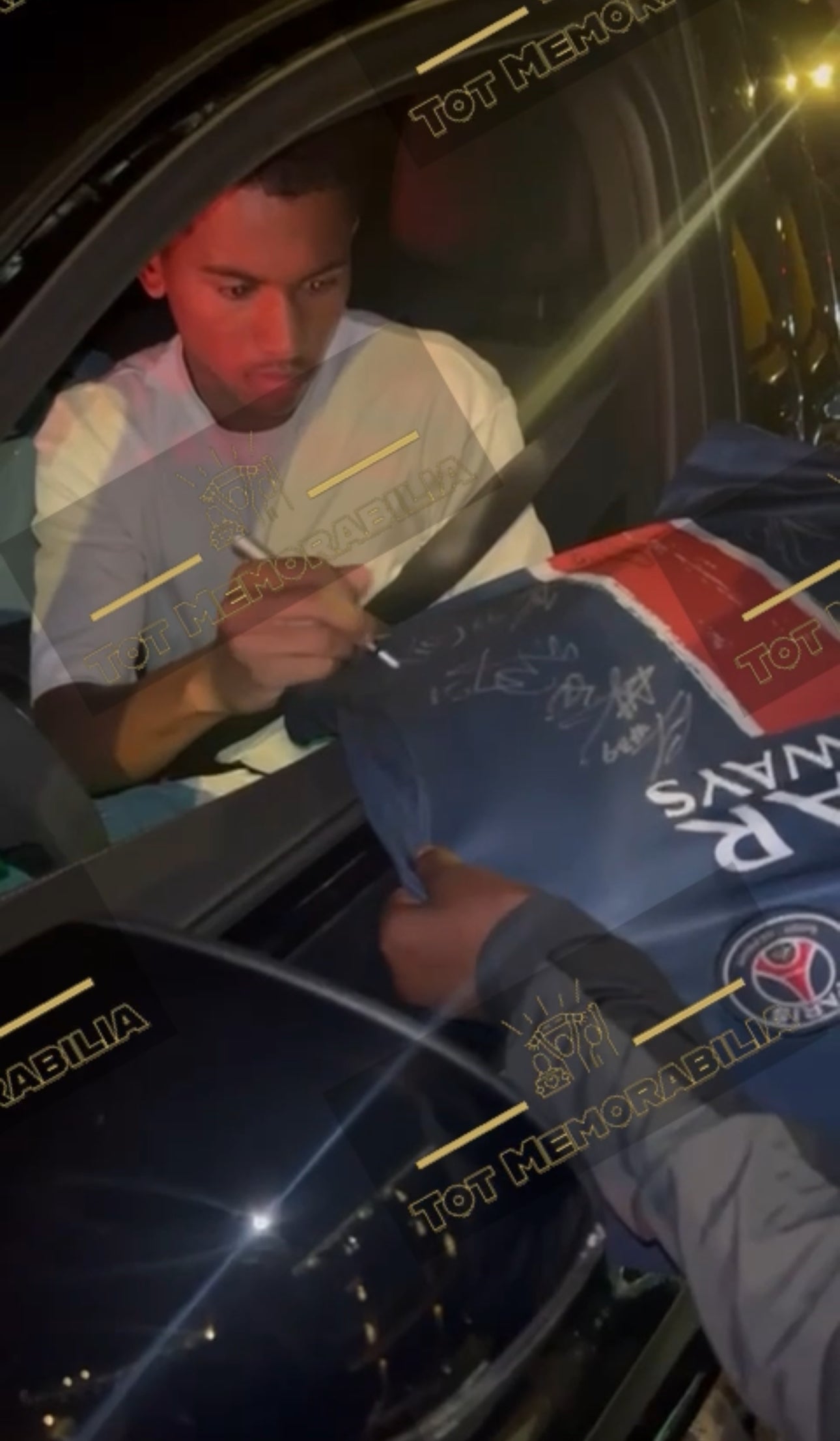 Squad Signed PSG UCL WINNERS - Signed Jersey/Shirt - With Proof