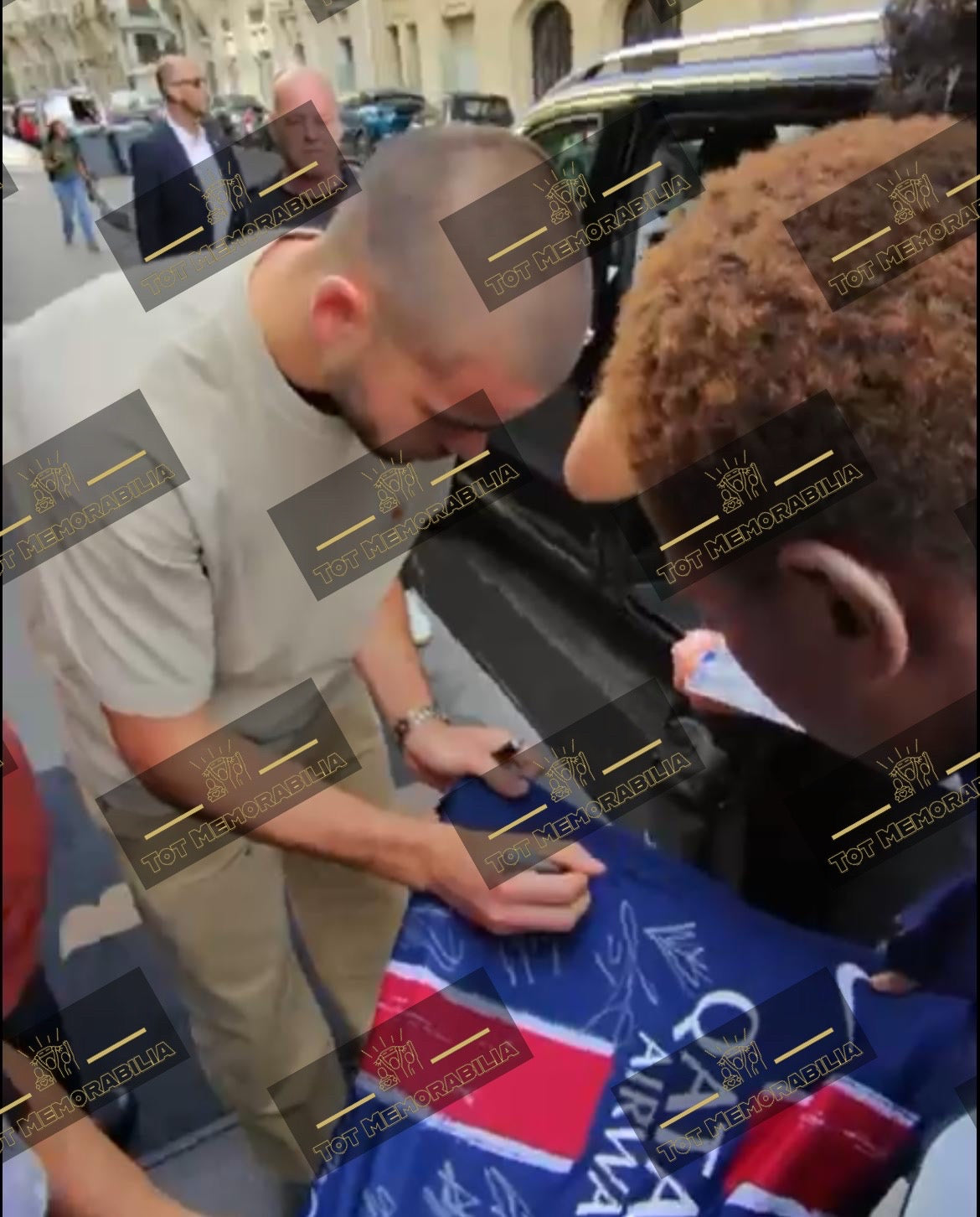 Squad Signed PSG UCL WINNERS - Signed Jersey/Shirt - With Proof