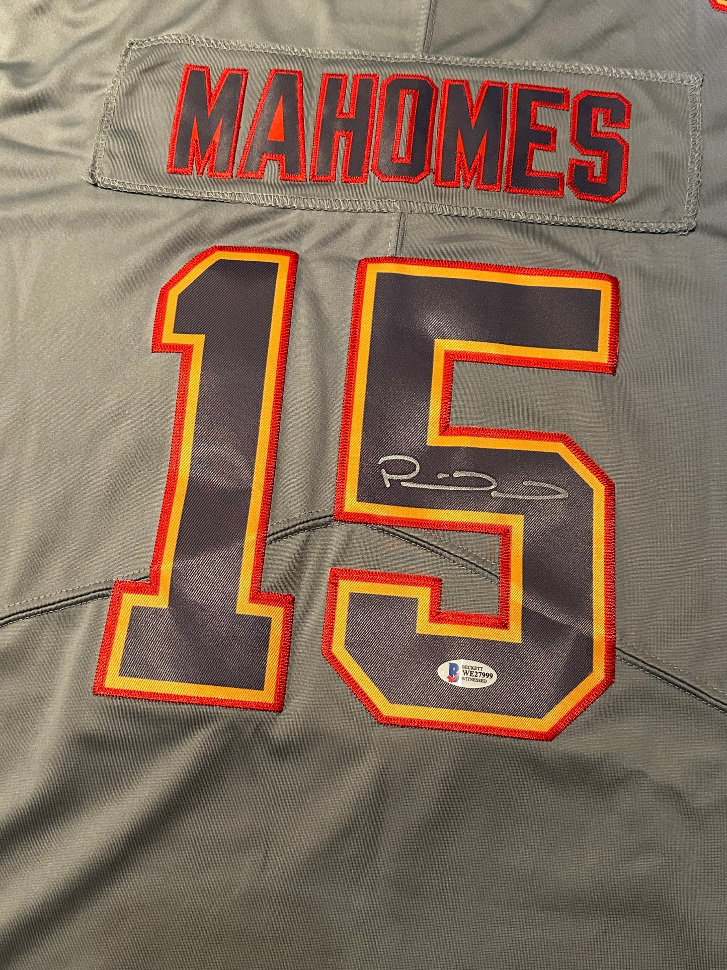 Patrick Mahomes Kansas City Chiefs - Signed Jersey - Beckett COA