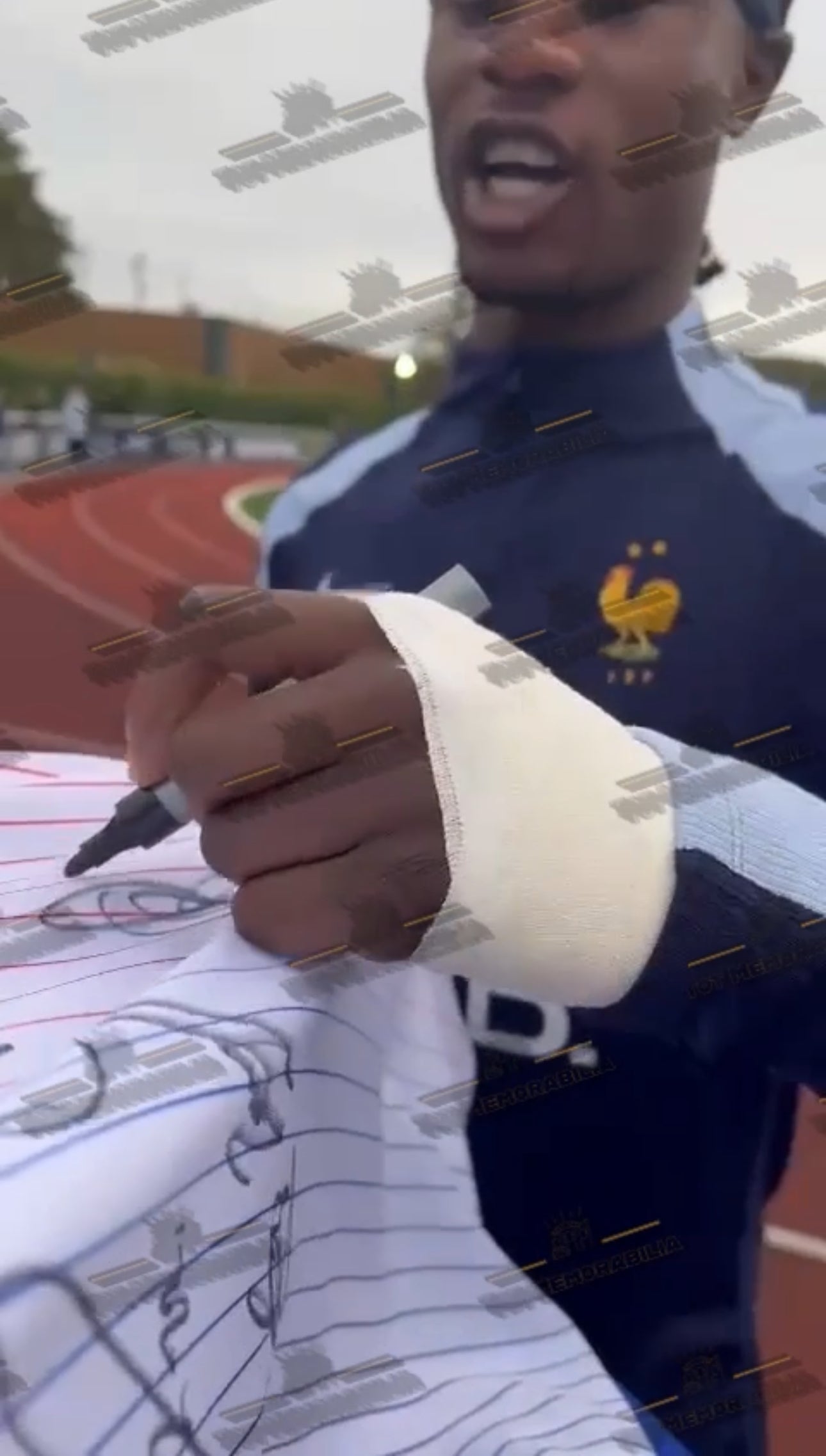 Squad Signed France - Signed Jersey/Shirt - Proof